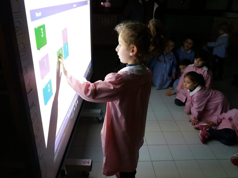 FOTO Attività di coding alla scuola dell'infanzia